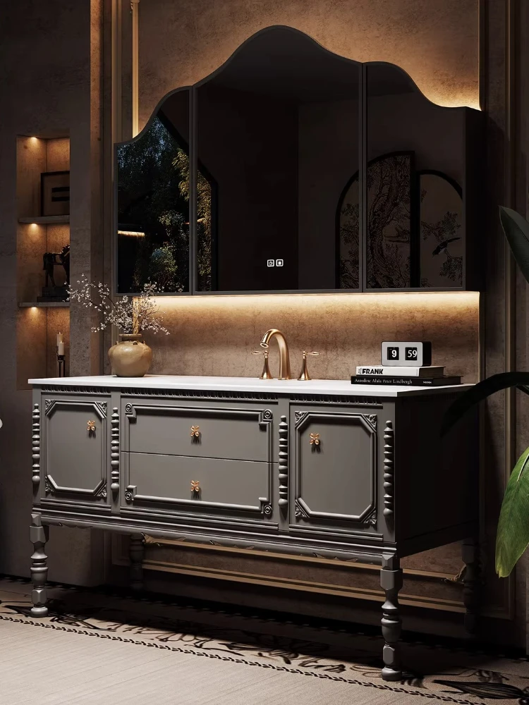 

Французский ретро-шкаф для ванной комнаты из дуба, от пола до потолка, с интегрированной раковиной из каменной плиты, изготовленной методом горячей гибки.