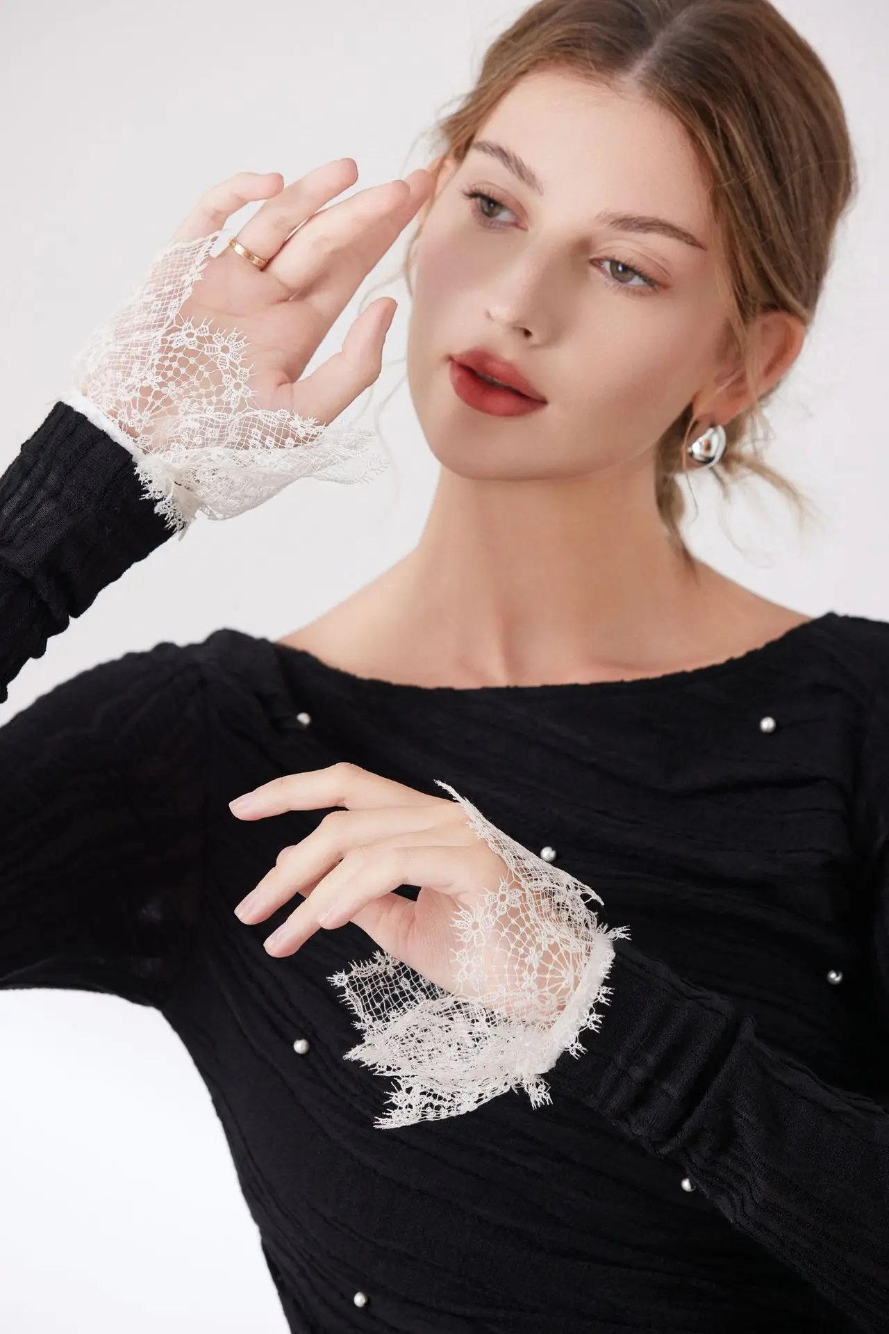 Women Detachable Sleeve Fake Cuffs Female Lace Thin Pleated Flare Sleeve False Cuffs Ruffles Wristband Decorative Accessory