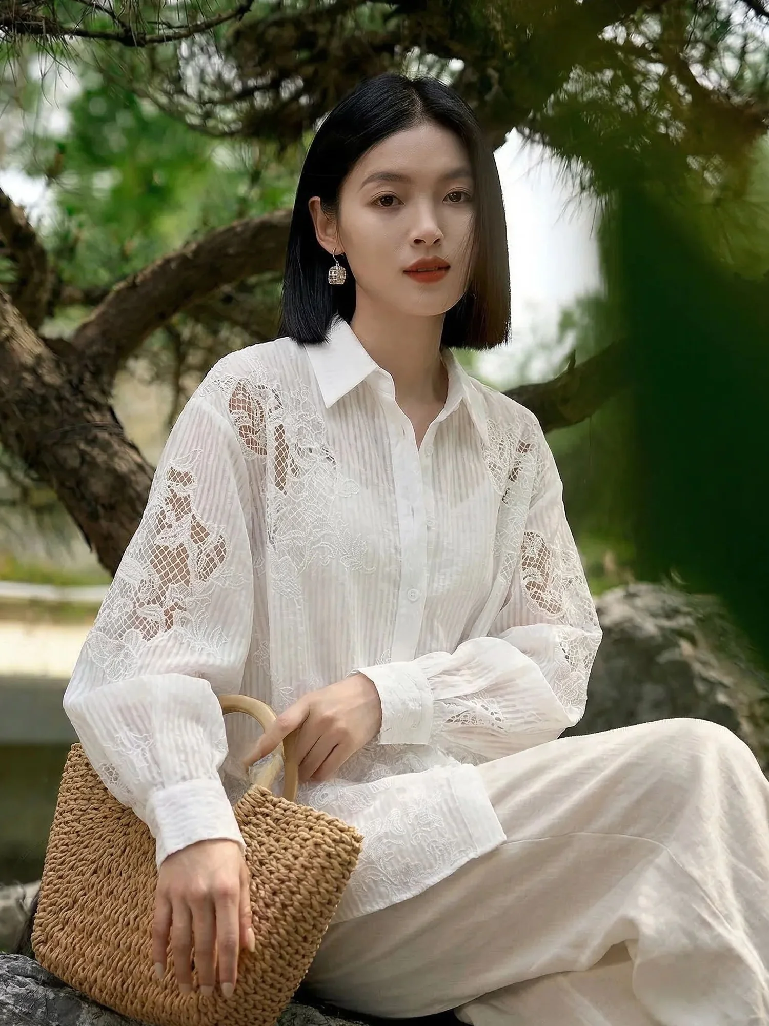 

Элегантная белая кружевная рубашка свободного кроя с длинными рукавами, женская летняя универсальная рубашка для похудения, модная женская рубашка Chivirin премиум-класса