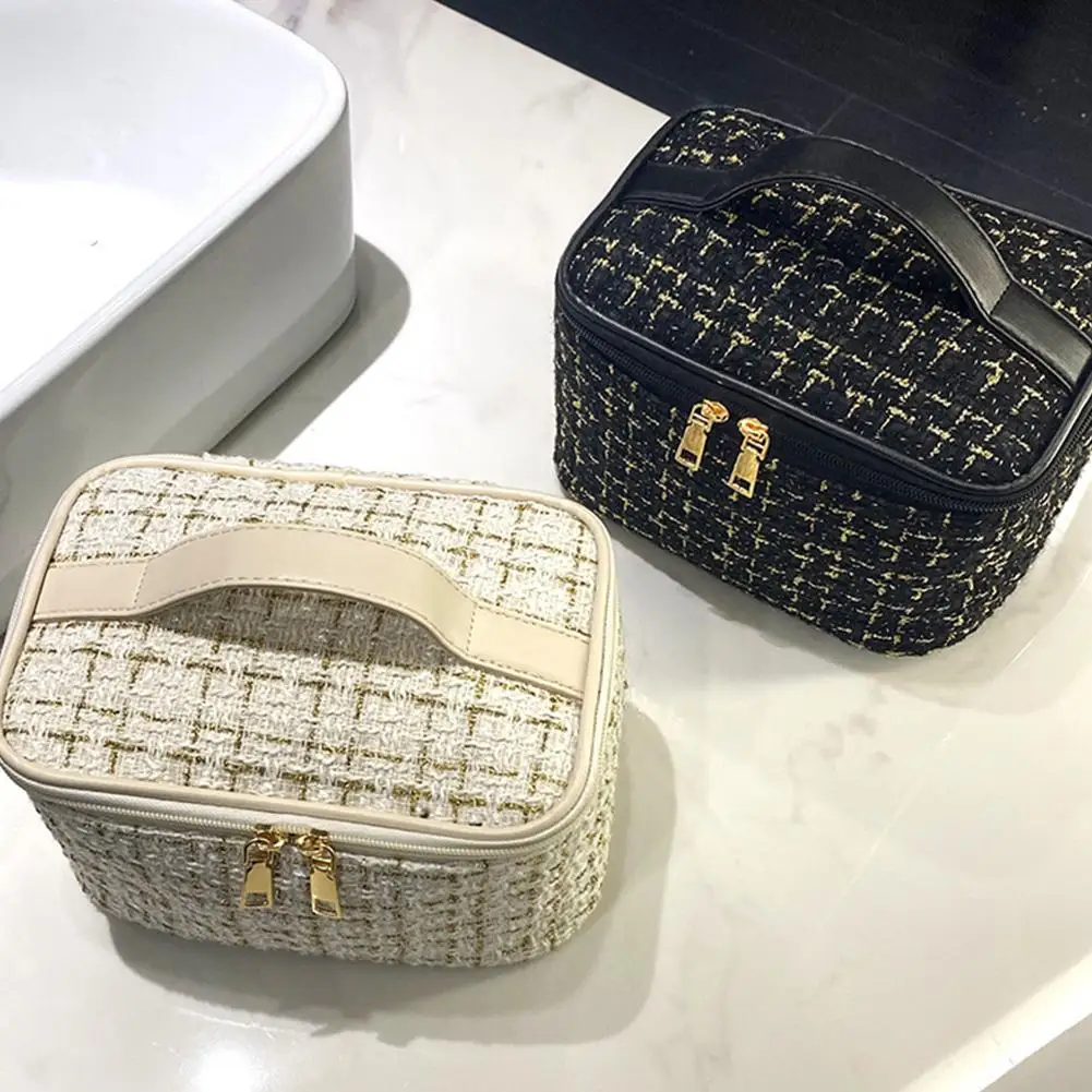 2026 New Women's Bag Knitted Style Makeup Bag Portable Portable Portable Makeup Bag Fashionable Large Storage Bag