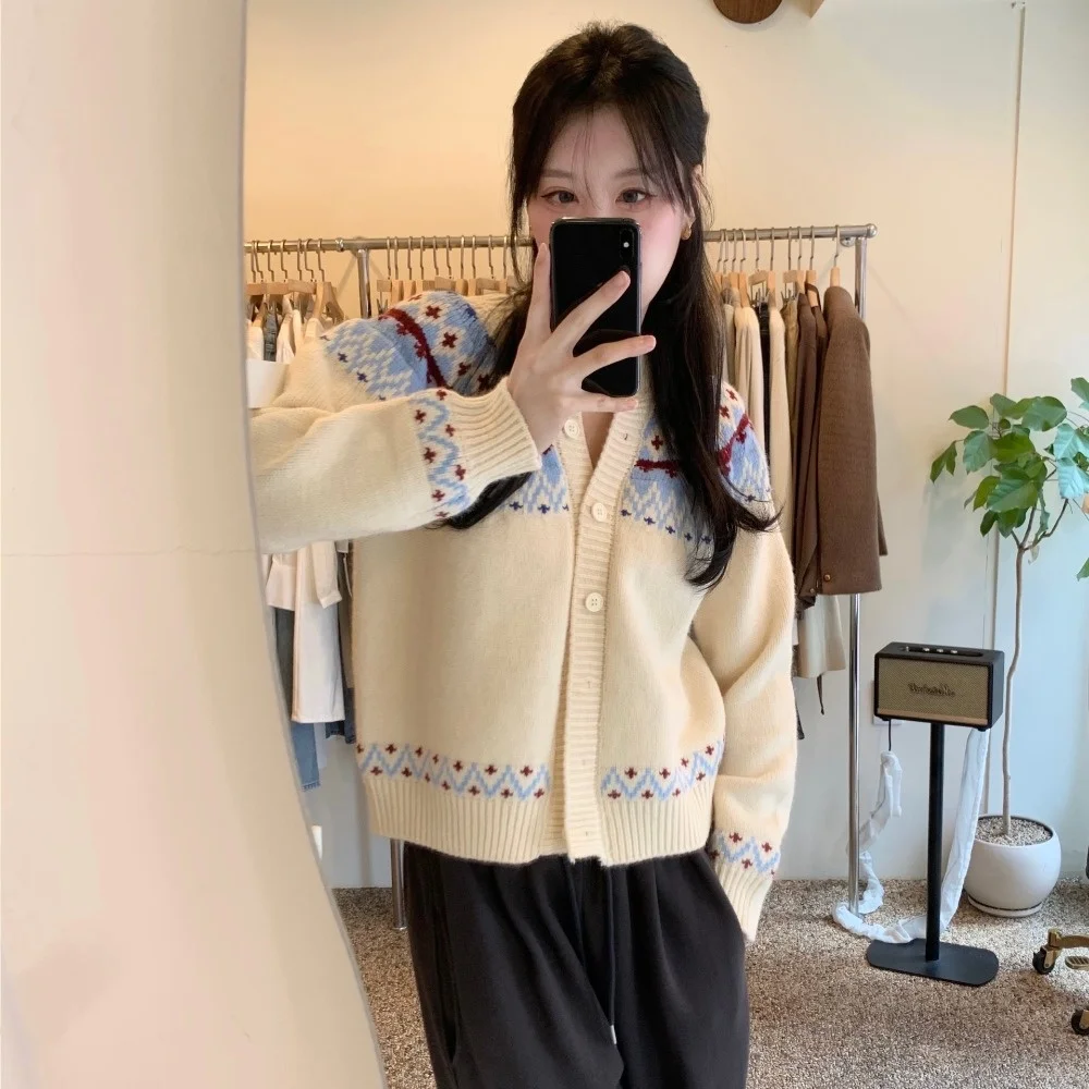 

Women's Chic Knitted Sweater round Ne Loose Fit Casual Autumn Winter New Sle Versatile Slimming Tassel Top