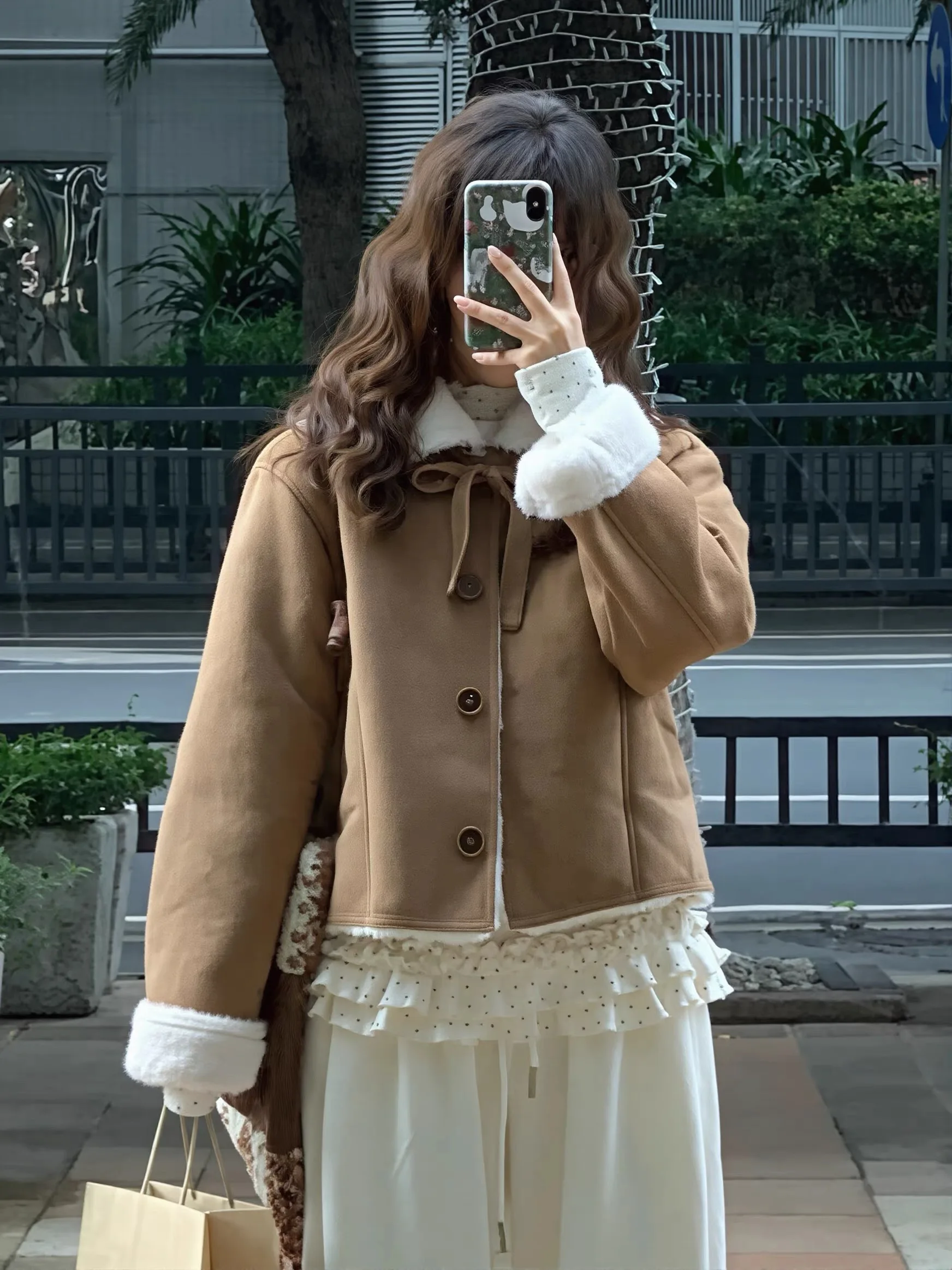 

Коричневая замшевая куртка с мехом ягненка для женщин, осенне-зимнее корейское хлопковое пальто, утепленное, теплый фасон с воротником-стойкой, с завязками