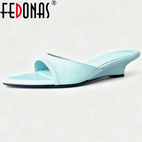 Модные женские туфли FEDONAS из натуральной кожи на танкетке, на высоком каблуке, с острым носком, сексуальные туфли для свадьбы и вечеринок, женские летние туфли-мюли