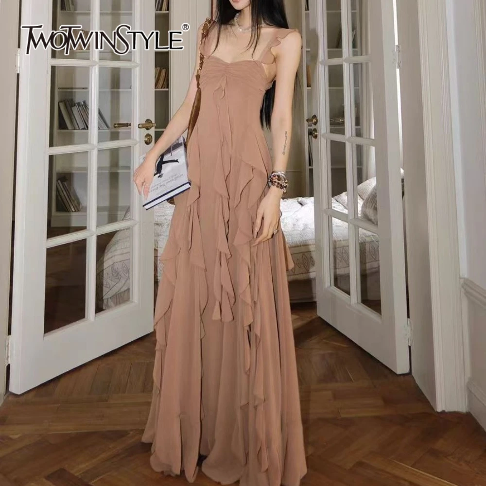 TWOTWINSTYLE Gaun Elegan Lipat Ruffle Sambungan Longgar Solid untuk Wanita Gaun Minimalis Tanpa Lengan Leher Persegi Fashion Wanita