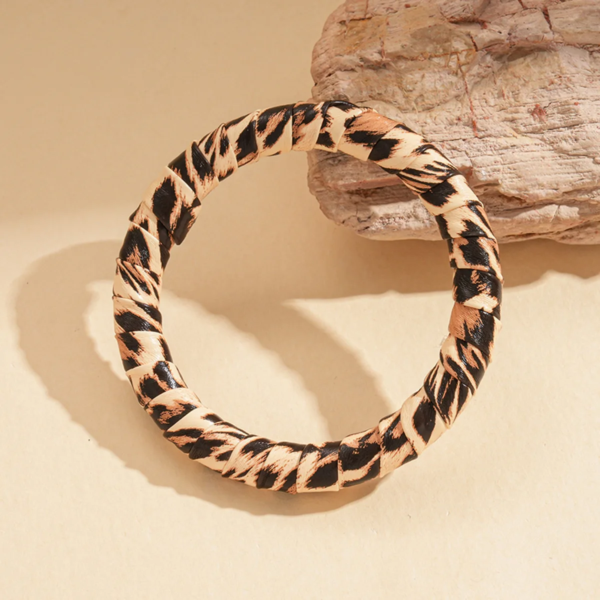 

Vintage Leopard Print Cuff Bangles for Women 2025 Trendy Classic Leather Zebra Print Bracelet Wedding Pendant Jewelry Gift