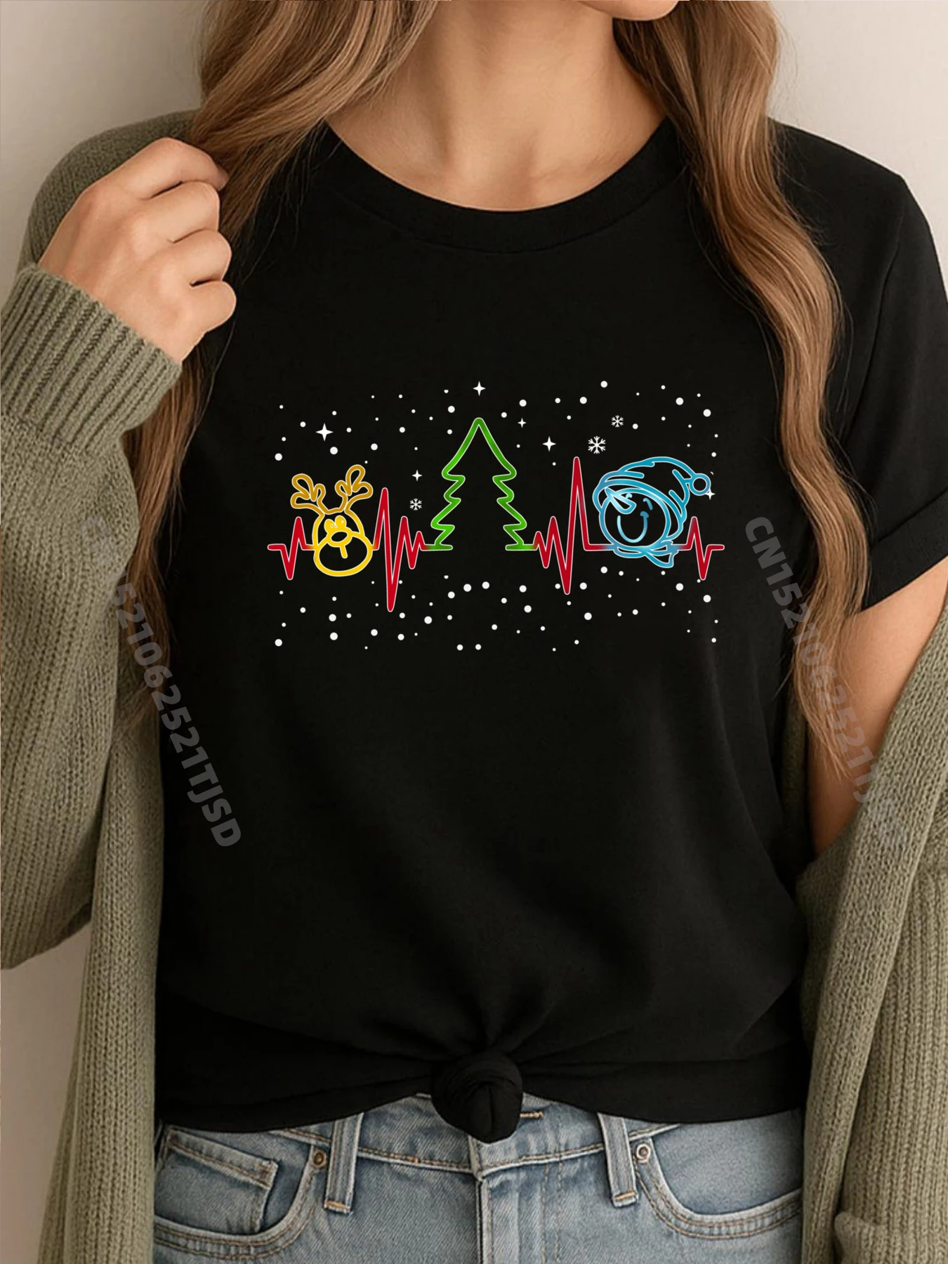 

Heartbeat Рождественская кардиология Медсестра Кардиолог Сердце Белая футболка с рисунком Негабаритная футболка Женская