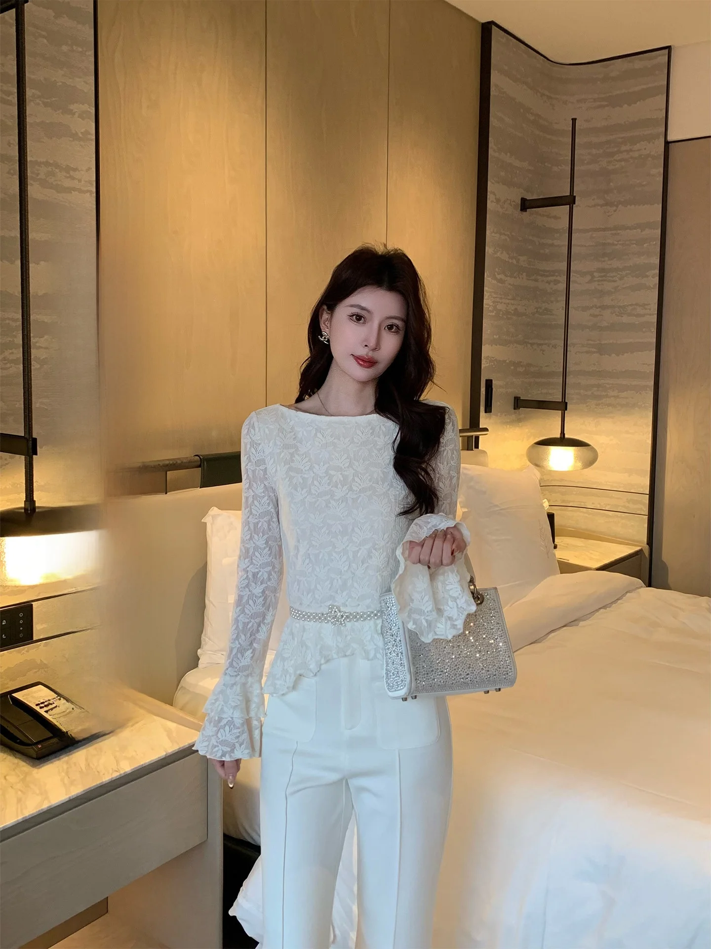 

Новинка! Элегантный приталенный топ Kun Total【Chantilly】из молочно-белого кружева с длинными рукавами, прямого кроя, из полиэстера, для повседневной носки, весна.