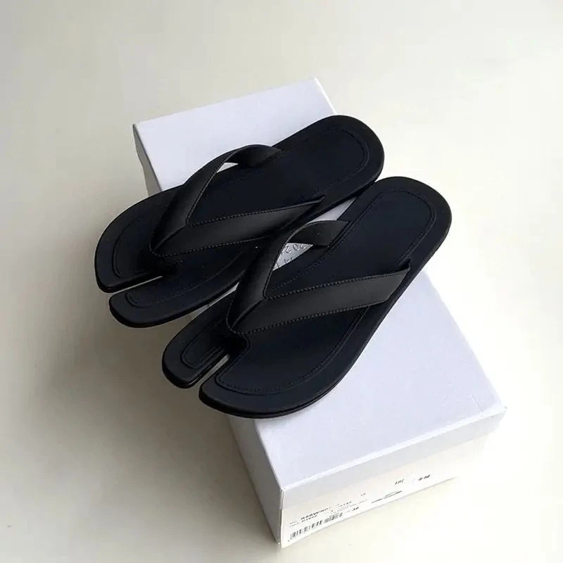 Flip-flops Niche Premium Sense Pig's Trotters Split-toe Casual Flat-bottomed Beach Pinch Slippers Women's Outer Wear