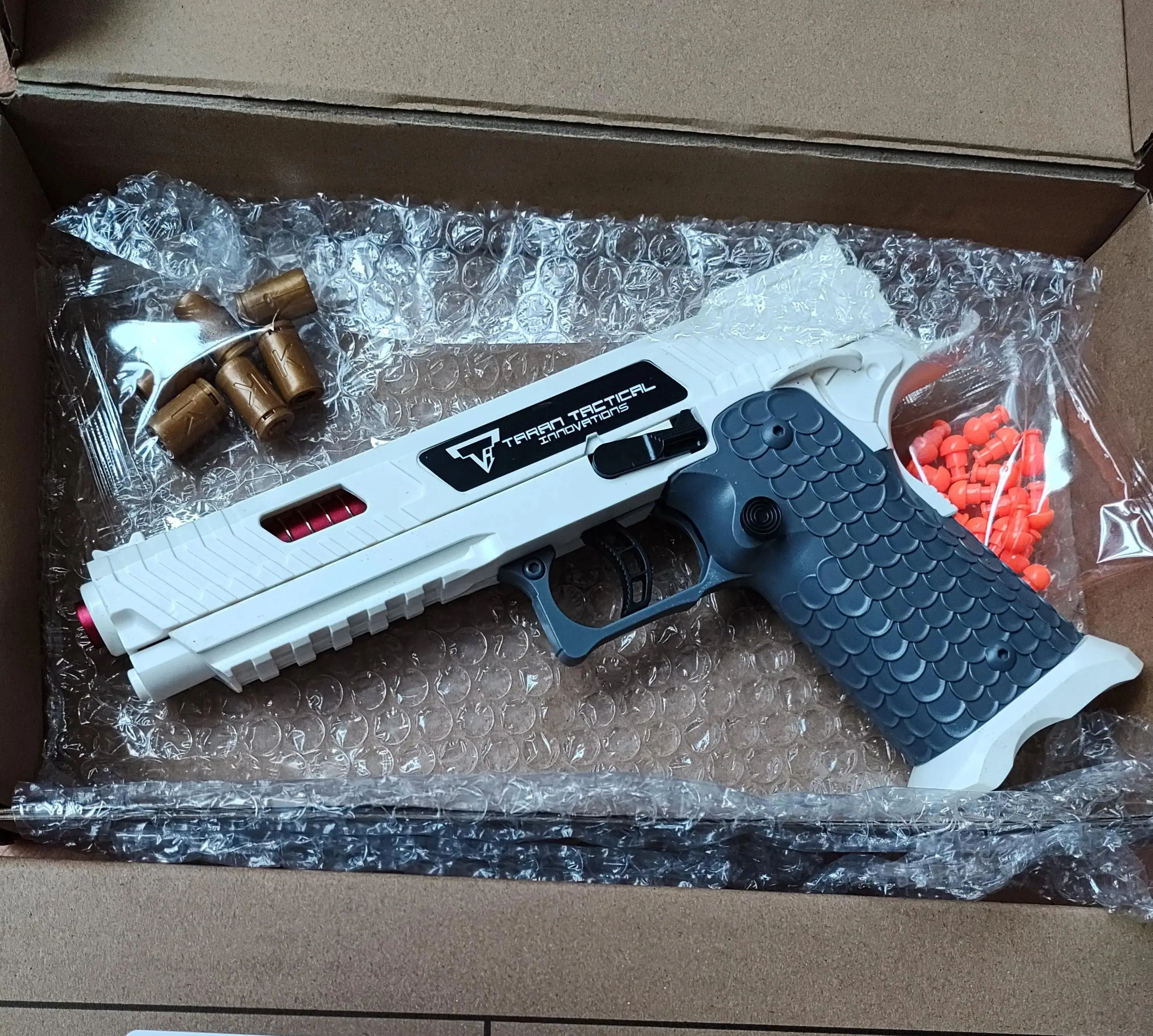 Pistolet Zabawka Strzelający Ciągłym Ogniem 2011 Puste Wyrzutnie Kaszkietów Pistolet Wyrzutnia Impreza Prezent Świąteczny dla Chłopców Dorosłych