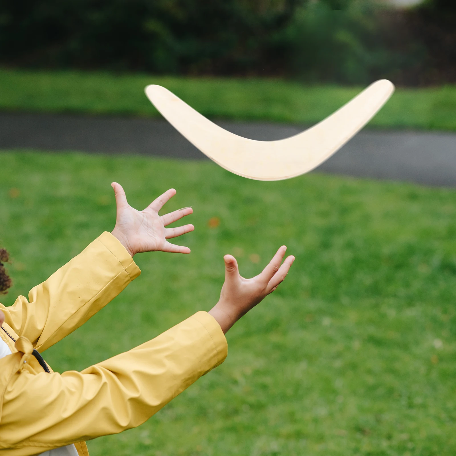 

1pcs Wooden Returning Boomerang For Kids Adults Outdoor Throw Catch Durable Exercise Flying Sports Plaything Wood For Kids 5-9