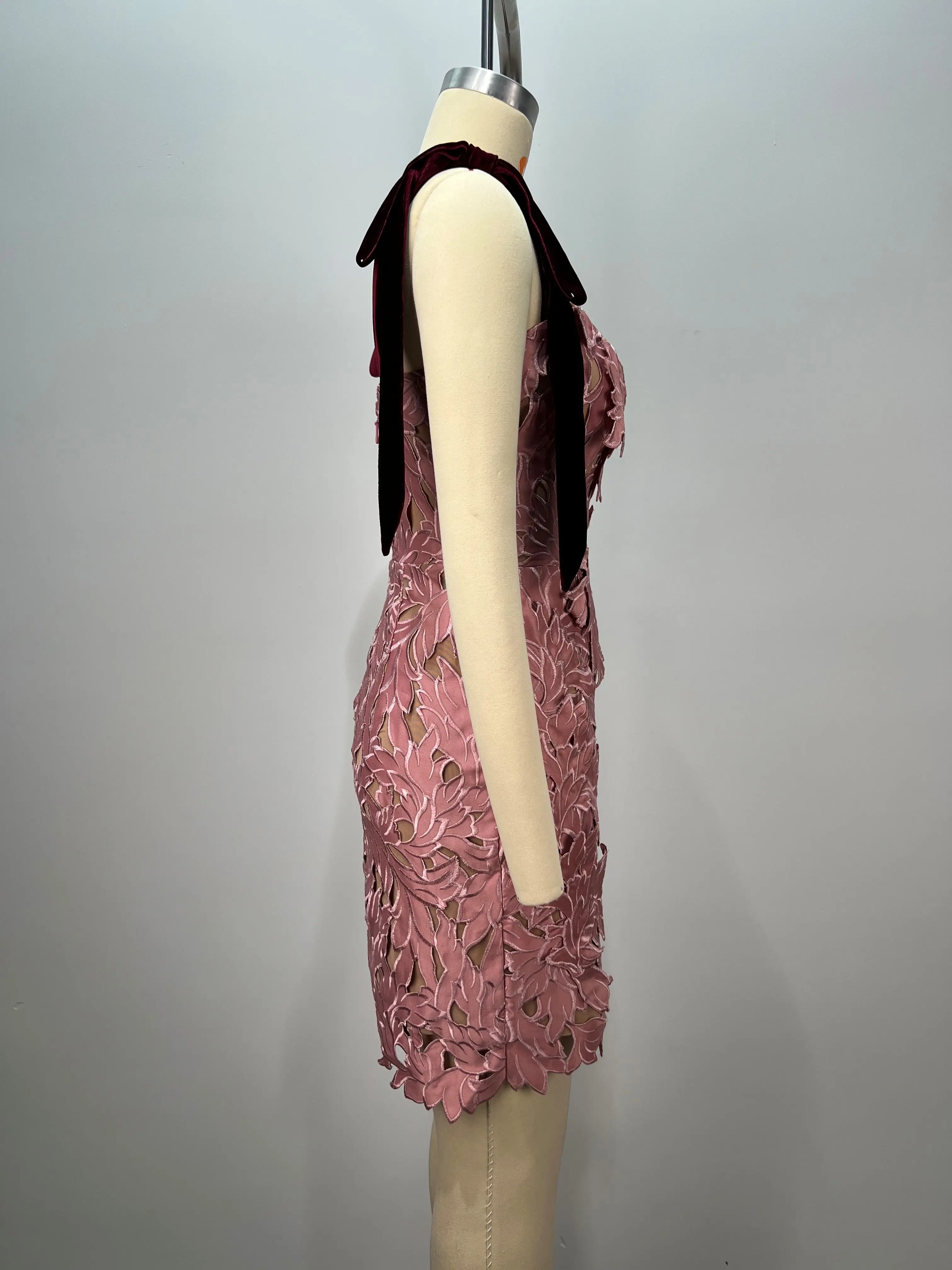 المرأة أحمر الخدود الوردي الدانتيل ضمادة فستان على شكل قلب ثقب المفتاح الخلفي حورية البحر ثوب مسائي شير قطع التدريجي حفلة رسمية