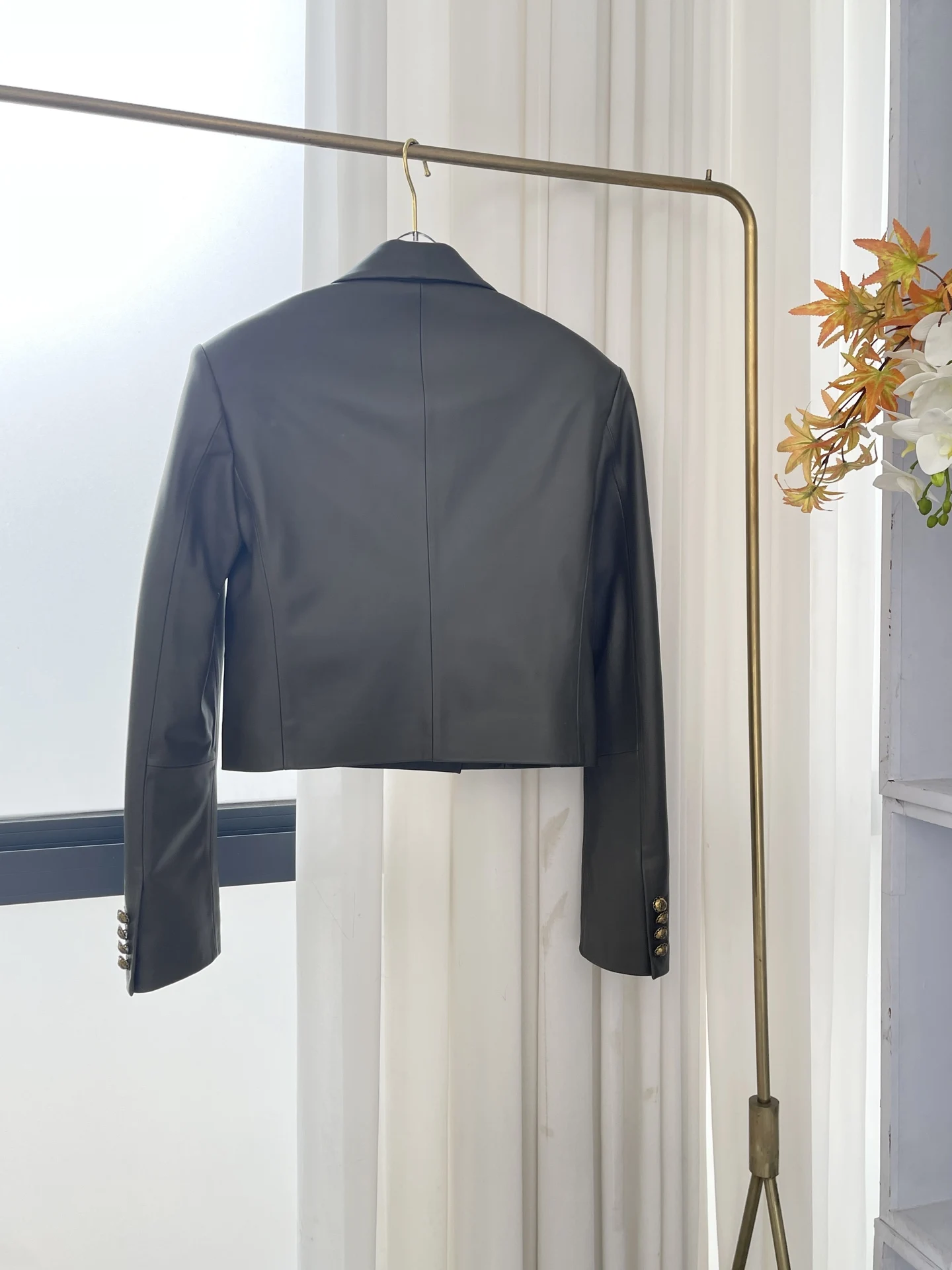 

2025 Новый модный темно-зеленый пиджак с длинными рукавами и темно-синие джинсовые брюки для женщин