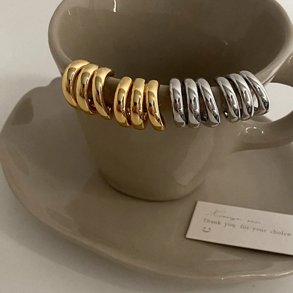 European and American Style High-end C-shaped Multi-layer Simple Versatile Light Luxury Cold Indifferent Style Earrings.