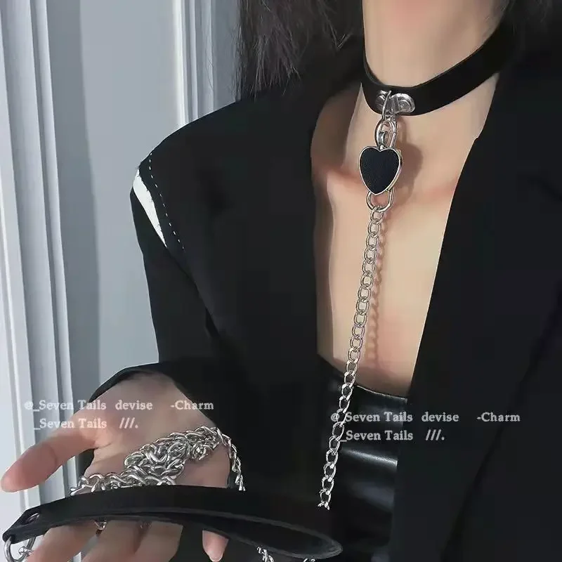 Collier en cuir PU pour femmes, corde de Traction érotique Sexy, chaîne à maillons en métal, pendentif en cœur, Punk, ras du cou, accessoires de Costume