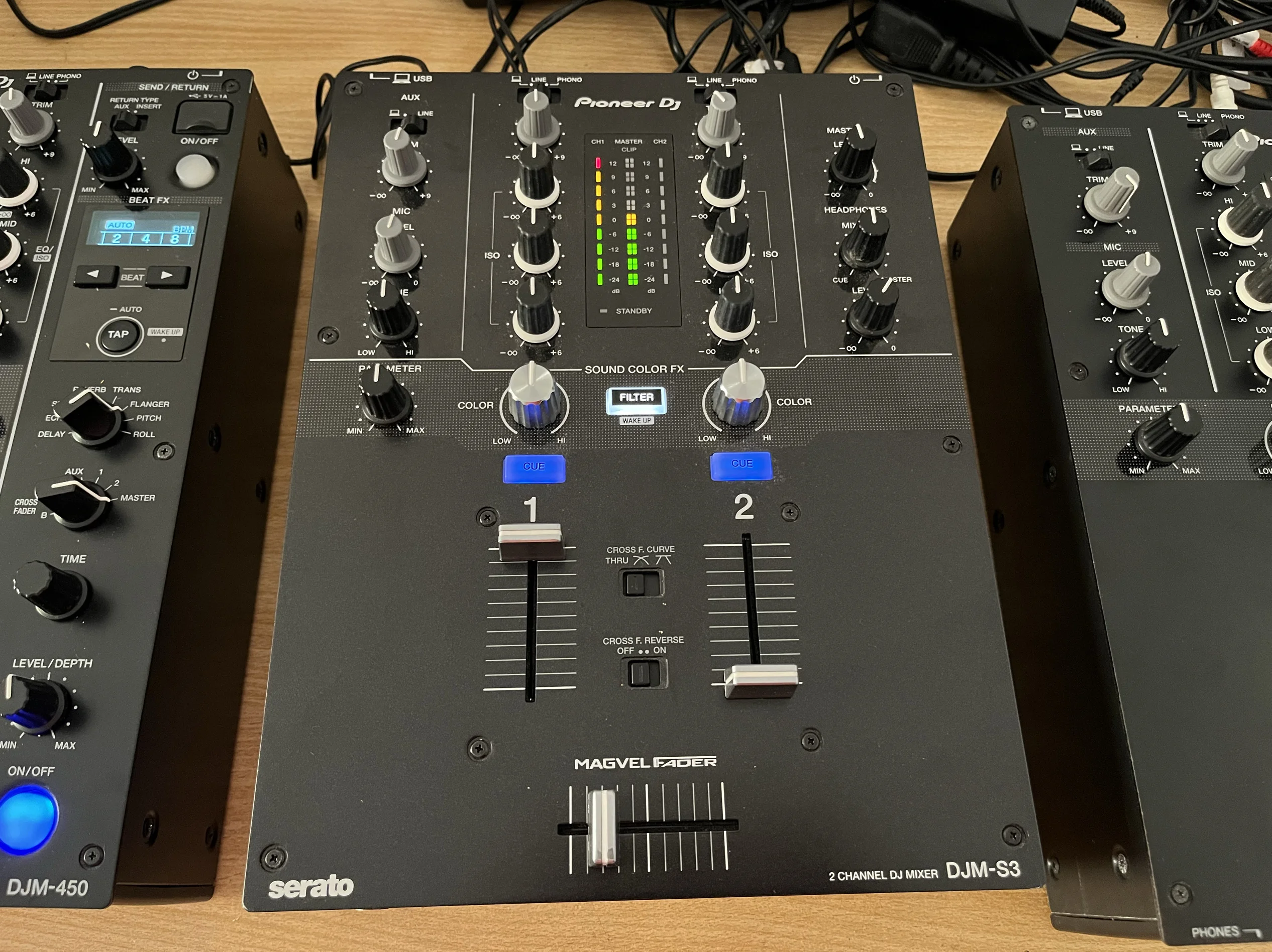 

Pioneer DJM-S3 DJ-микшер со встроенной звуковой картой поддерживает DVS