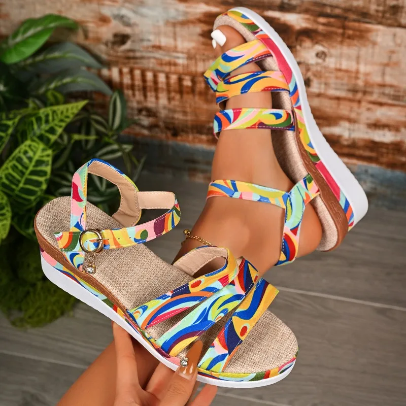 صنادل نسائية صيفية 2025 الأكثر مبيعًا صنادل نسائية خارجية للنساء حذاء كاجوال صندل مطاطي ناعم