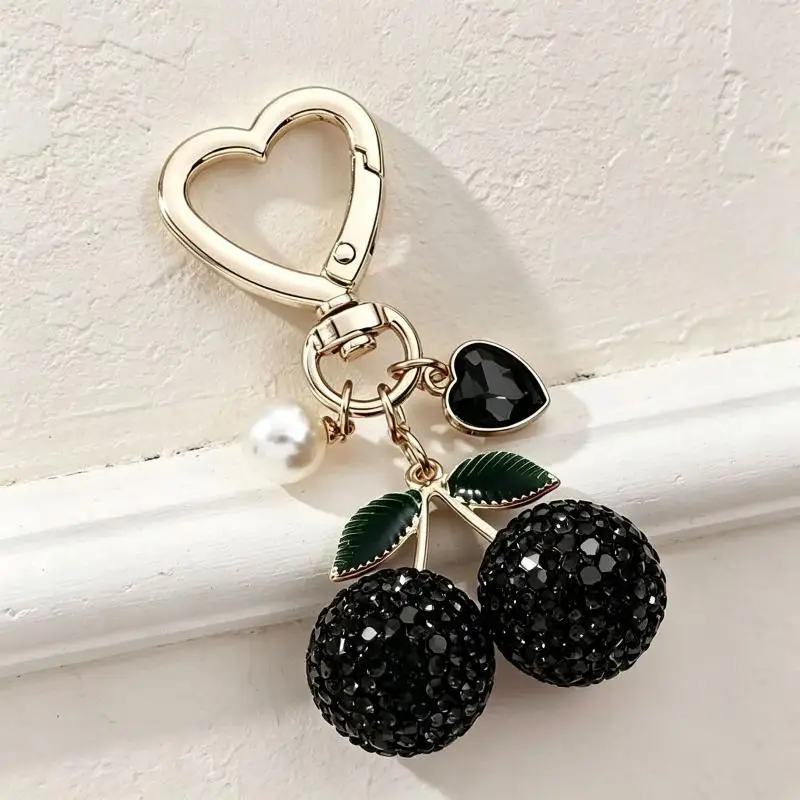 Hübscher, vollständig mit Diamanten besetzter, herzförmiger, großer Kirsch-Emaille-Schlüsselanhänger, ausgefallener Handtaschenanhänger im Industriestil, Geschenk für Mädchen – Detail 4