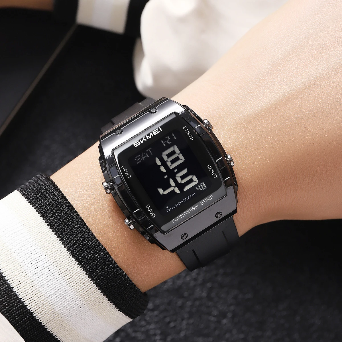 SKMEI Многофункциональные водонепроницаемые электронные часы Спортивные цифровые наручные часы для мужчин и женщин Повседневные часы с хронографом Reloj Hombre