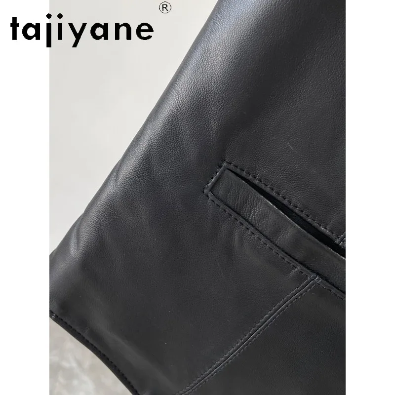 Echtlederjacke Damen Kurz V-Ausschnitt - usage example