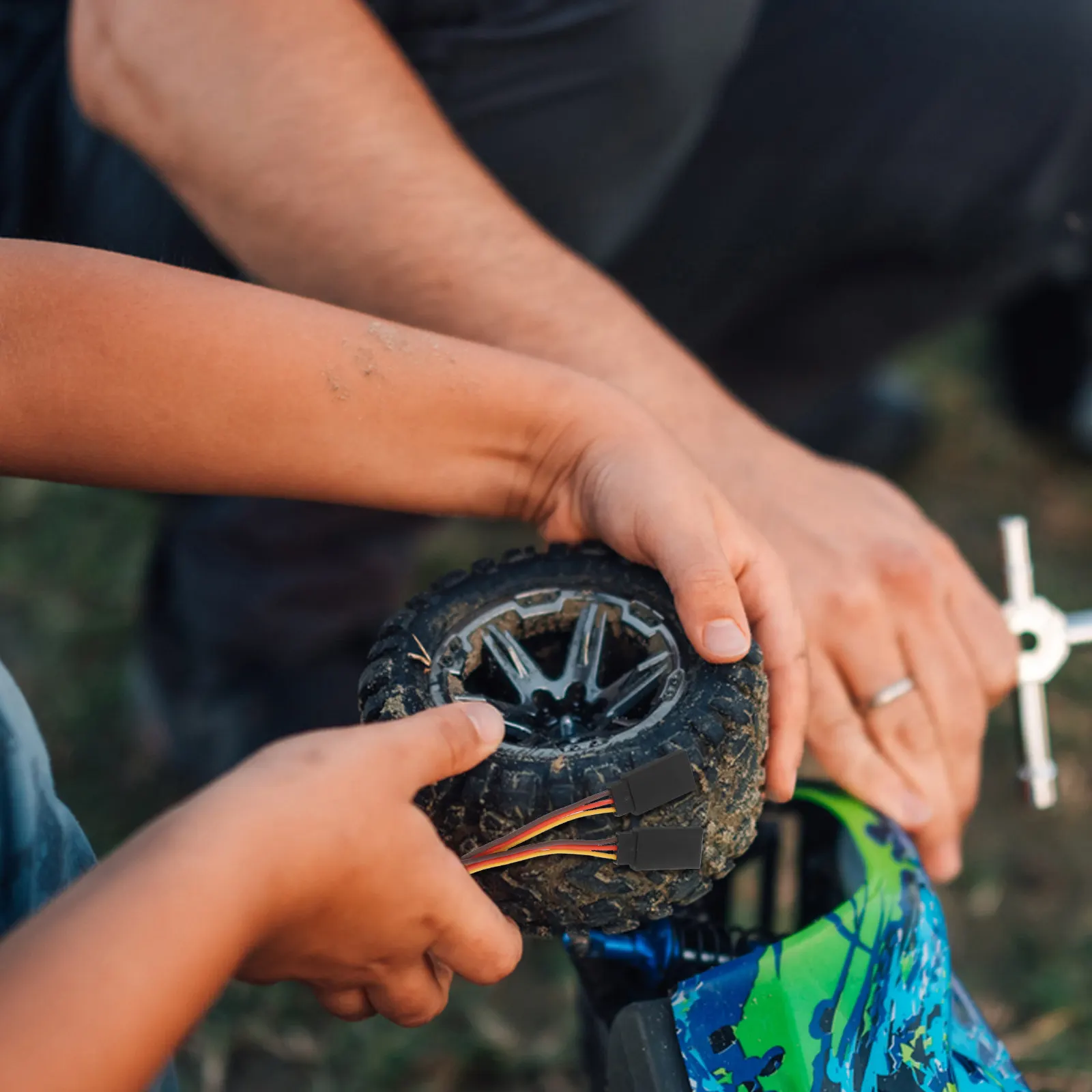 

Комплект из 5 мини-кабелей-удлинителей Y-образной формы для сервоприводов радиоуправляемых машин и вертолетов: точное управление, быстрый отклик, дизайн Plug and Play