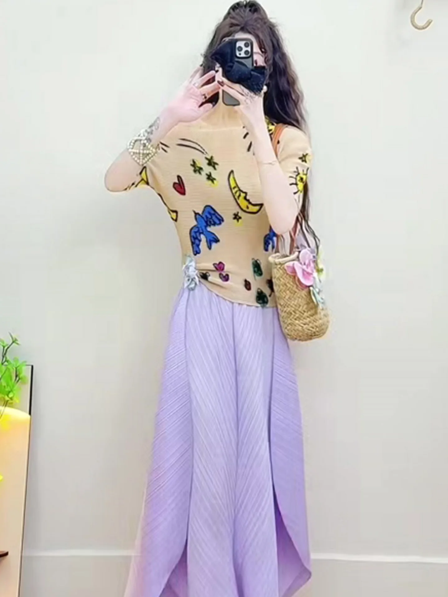 

Fashionable Graffiti Short Sleeve Pleated Color Set Loose Fit Spring Season Women's Ensemble Polyester Fiber Workwear