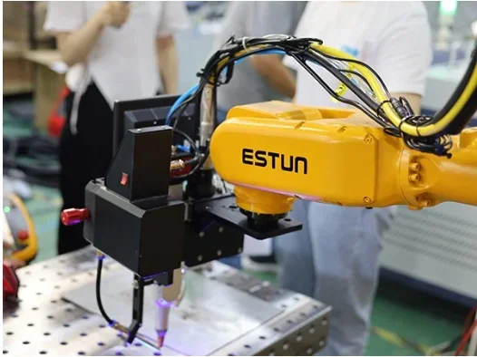 Small ESTUN Laser Welding Robot with PLC Motor 6-axis Arms for Large Metal Automotive Welding Plants High Capacity 30KG Payload
