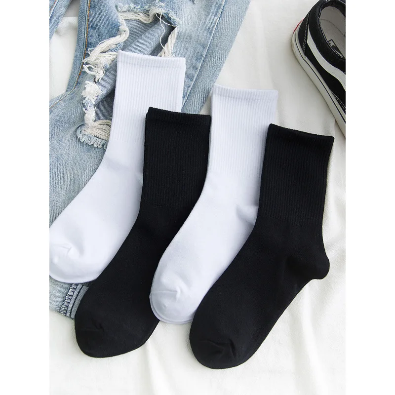 6 Pairs Middle Tube Socks For Men And Women Solid Colour In White and Black Fashion Sweat Absorption Breathable and Casual