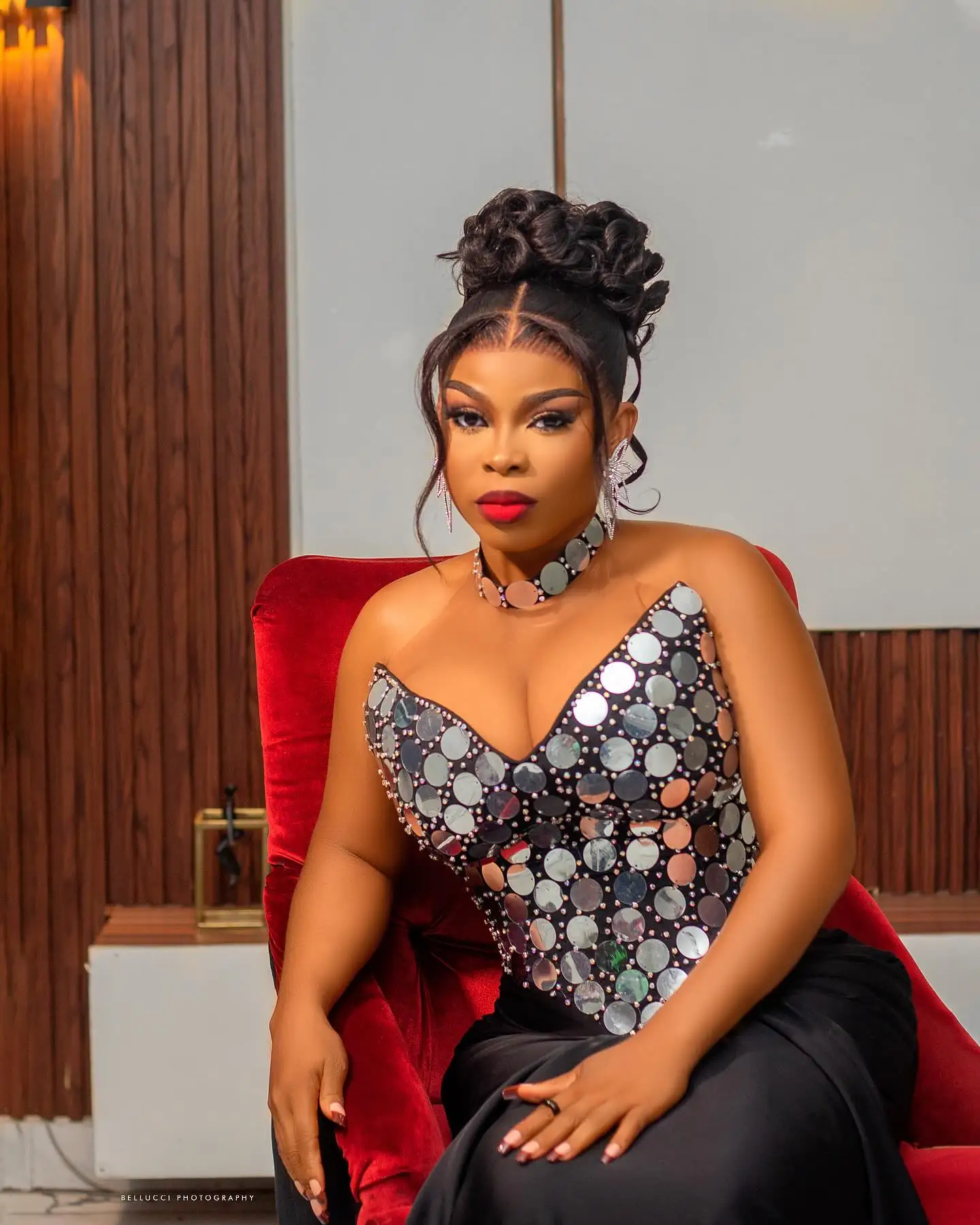 Czarne Sukienki Wieczorowe dla Kobiet, Oszałamiająca Czarna Sukienka Syrenka na Urodziny z Srebrnymi Lustrami, Unikatowe Sukienki Asoebi dla Gości Weselnych