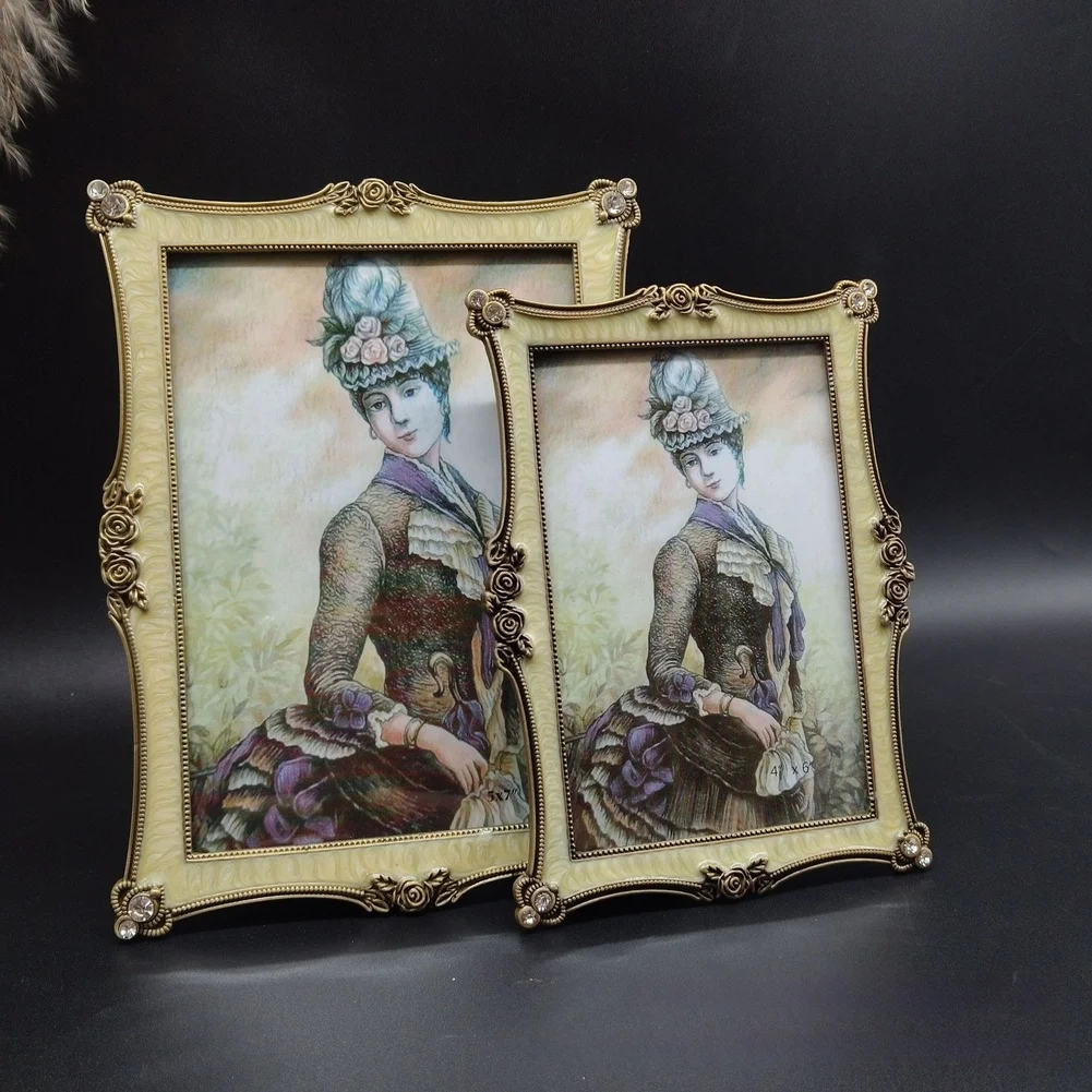 Vintage Style Metal Photo Frame 6/7 Inch Retro Wall Table Picture Holder For Holiday Party Home Bedroom Desktop Wall Decoration
