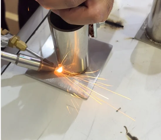 Professional Handheld Laser Welder With Air Cooling Technology Low Heat Input For Minimal Deformation On Thin Sheets