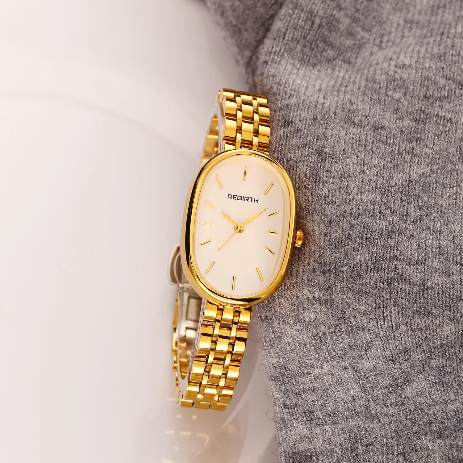 1 Piece of Classic Retro Oval-Shaped Roman Small Dial Fashionable and Elegant Women's Quartz Watch