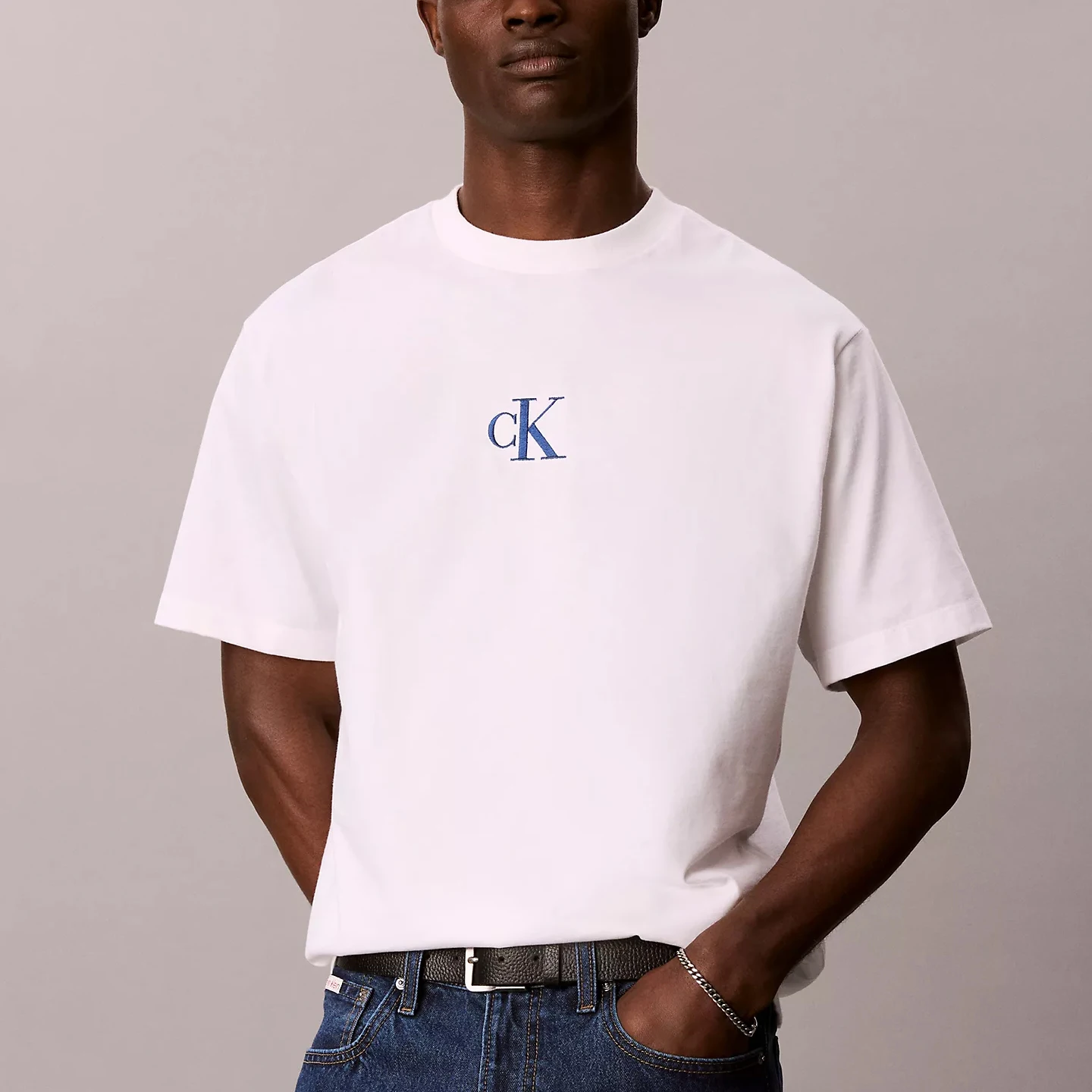 CK Herren Rundhals-Kurzarm-T-Shirt mit Brust-Stickerei, minimalistisches Design, klassisches Alltags-Freizeit-Oberteil für Männer – Detail 7