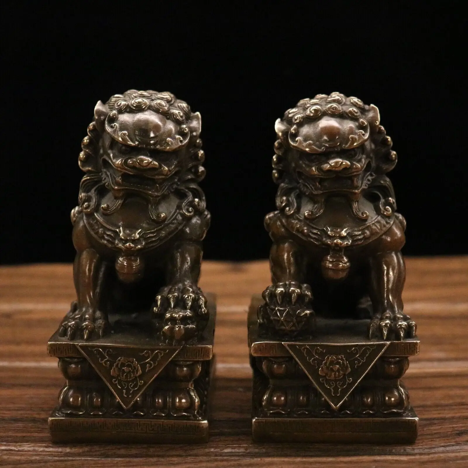 Collectable Chinese bronze Copper Hand Carved lions statue exquisite ornament