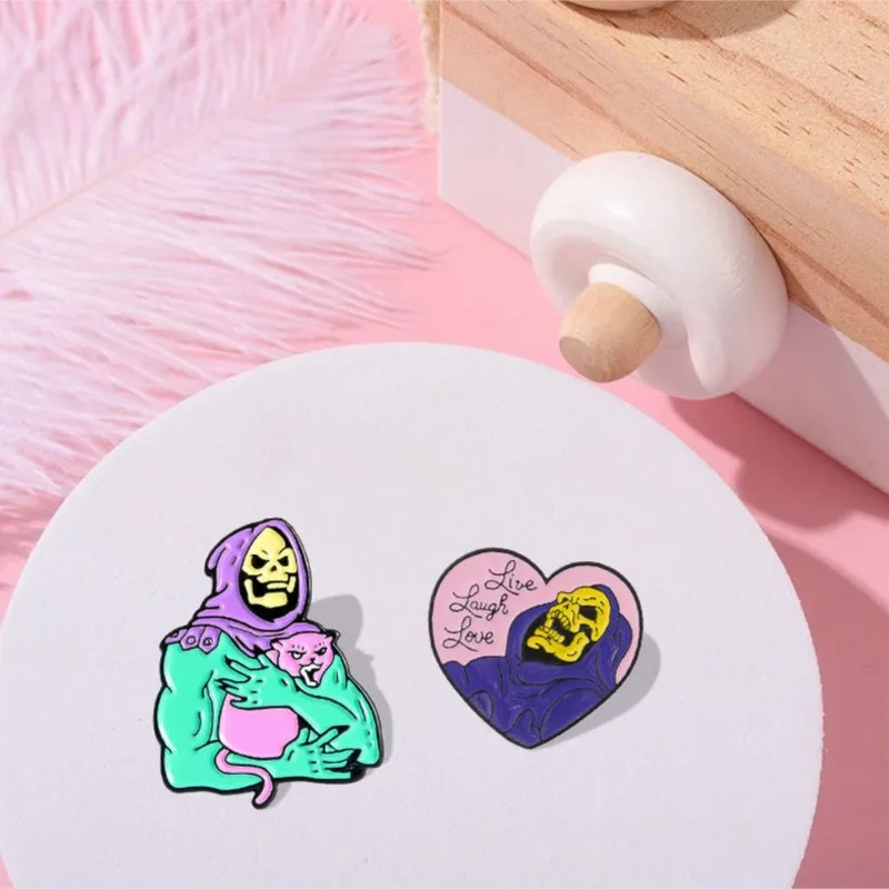 9 stili Skeletor cappuccio viola Spilla smaltata Masters of the Universe Distintivo Spilla Borsa Vestiti Spilla Gioielli classici dei cartoni animati