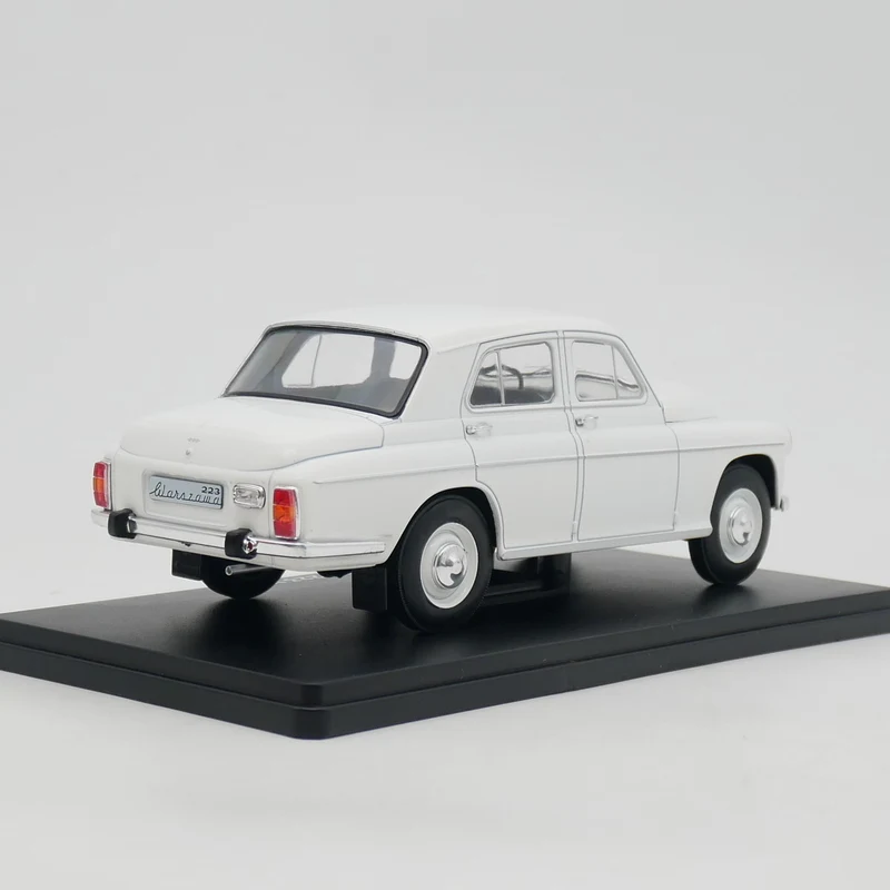 IXO 1:24 WARSZAWA 223 1964 Diecast Car Model Metal Toy Vehicle