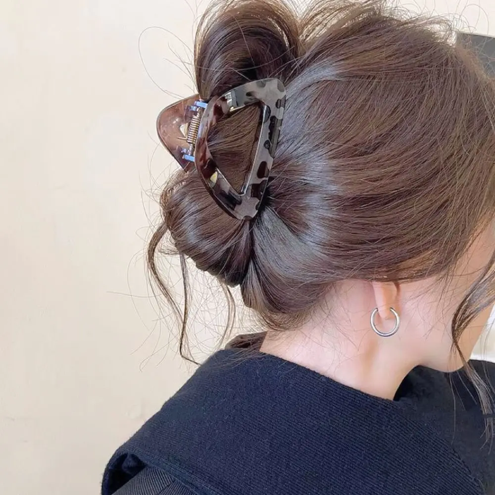 Simple Triangle Hair Claw Acrylic Shark Clip Aesthetic Geometric Styling Tool Elegant Updo Accessories For Women Daily Hairstyle