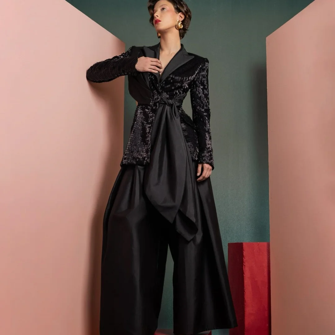 

Customized Temperament Satin Straight Evening Dresses V-Neck Long Sleeves Black Special Occasion Gowns Sparkly Prom Dress