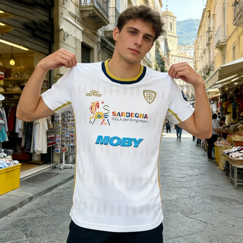 

Футбольная футболка Cagliari Calcio Third 26, летняя спортивная удобная дышащая футболка для мужчин и женщин, модная одежда больших размеров, семейная детская футболка