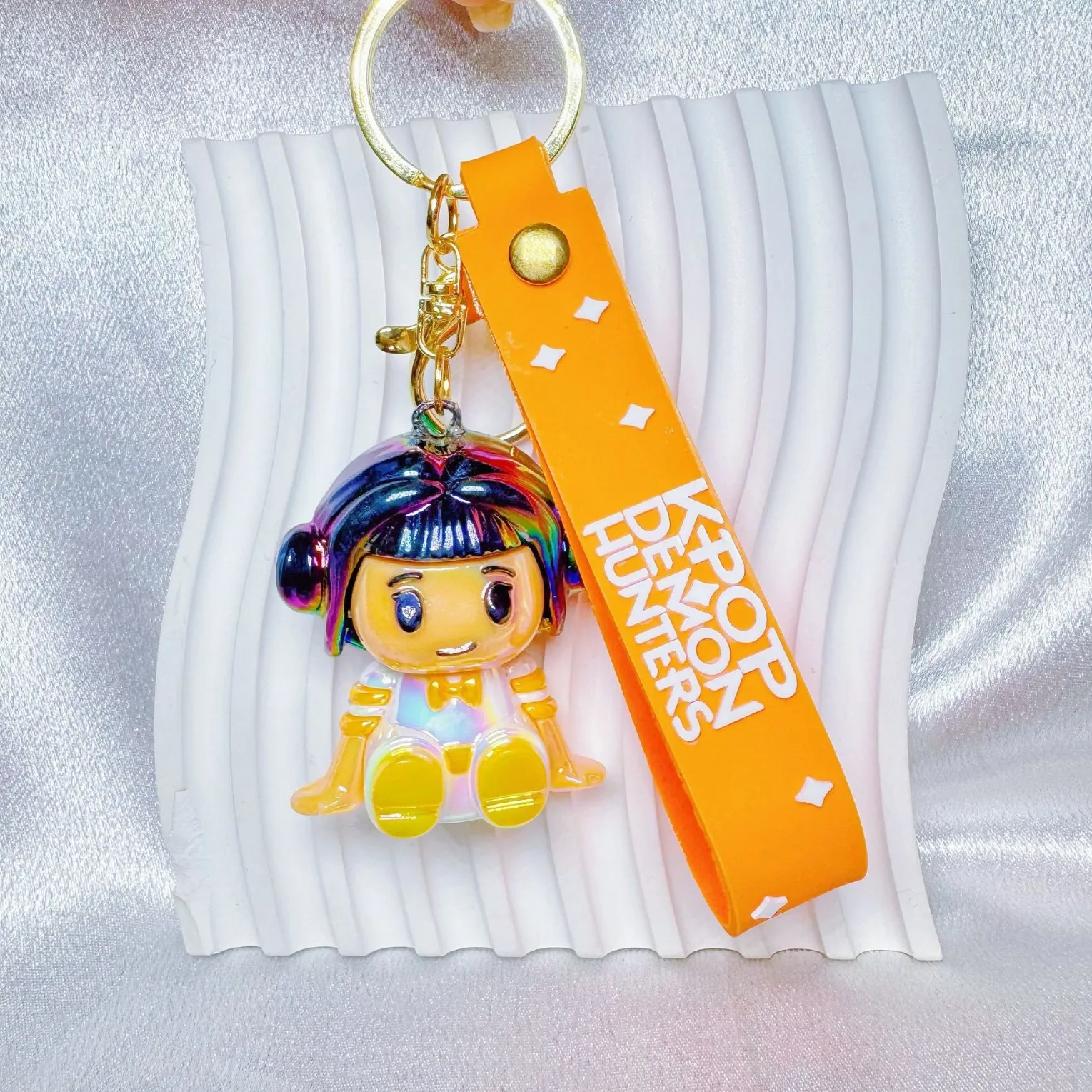 قلادة سلسلة مفاتيح كرتونية ملونة بالليزر من K-pop، حقيبة لطيفة، قلادة سلسلة مفاتيح للسيارة، هدية زميل اللعب
