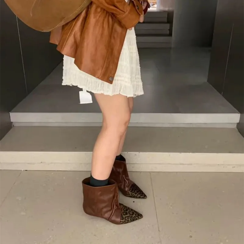 Pointed-toe Leopard Print Patchwork Fashion Boots for Women, 2026 Autumn/winter Fashion, Low Heel, Tube-shaped, Short Boots