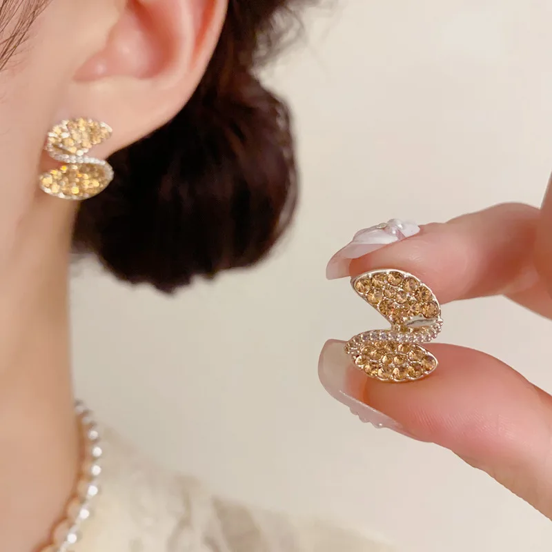 

Exquisite fashion light luxury coffee color full diamond twisted earrings personalized simple retro unique design jewelry