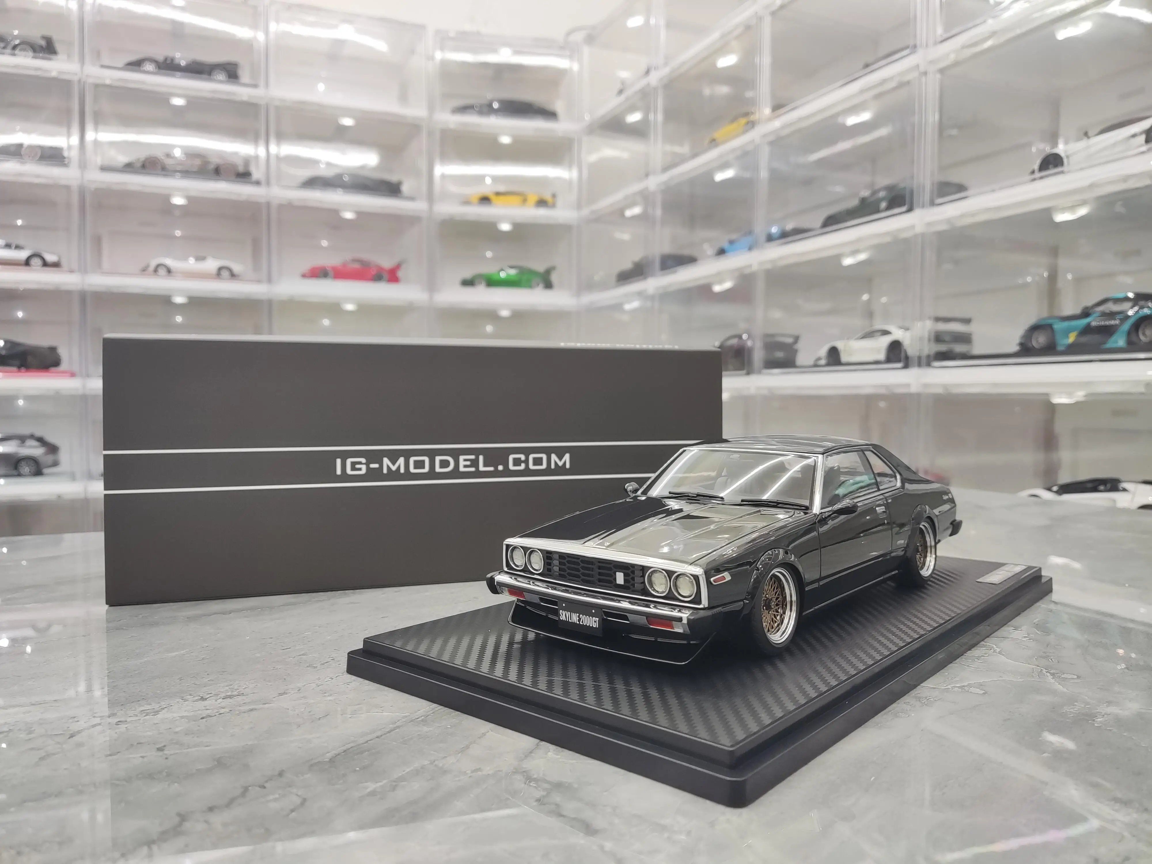 IG 1:18 Skyline 2000GT-ES White/Black JDM Simulation Limited Edition Resin Metal Static Car Model Toy Gift