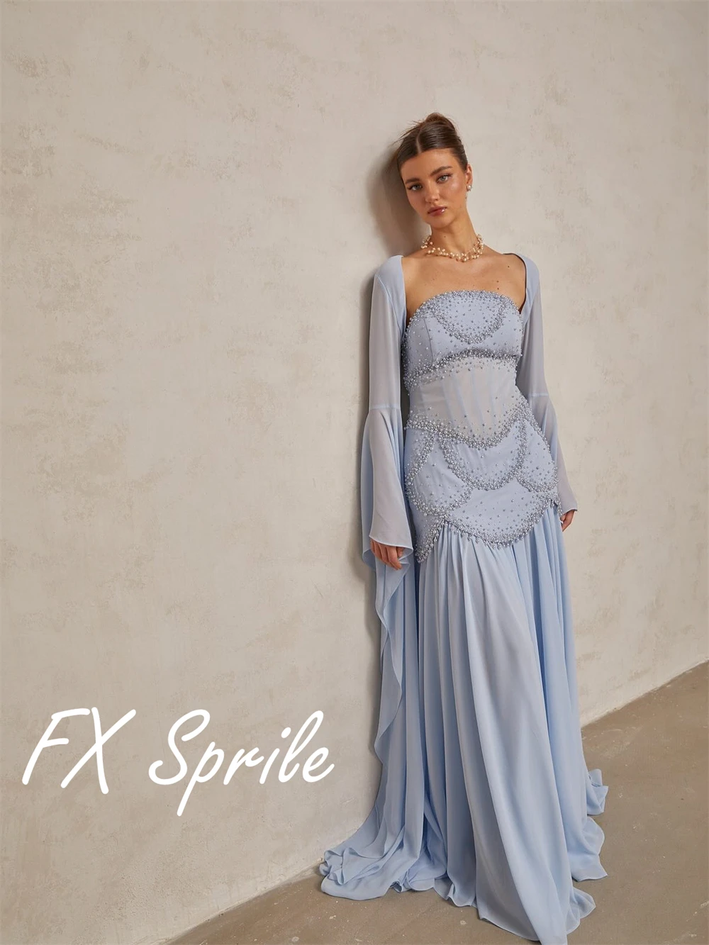 Maßgeschneidertes einfaches Chiffon-Abendkleid, modisch, trägerlos, mit langen Ärmeln, Heimkehrkleider, weicher Sweep-Zug, Vestido De Festa