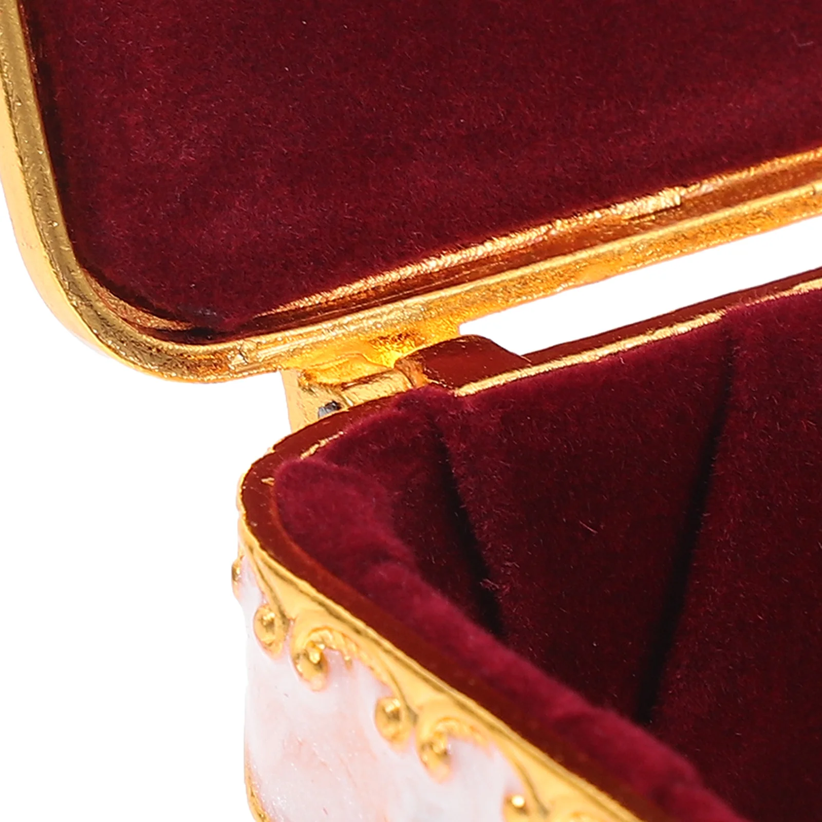 

Jewelry Box Retro Design Zinc Alloy Embossed Rose Desktop Storage Holder for Necklace Bracelet Earring Household Decorative