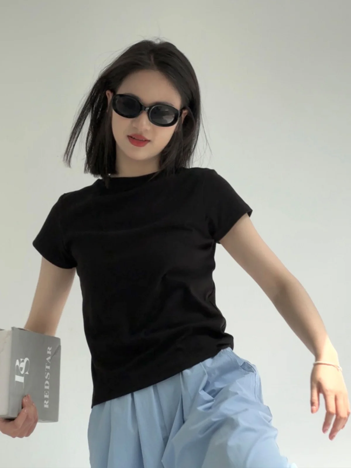 

QIHEYE Bla round Ne ort Sve T-irt Women's Color mat Versatile Top Simple Commute ential Item