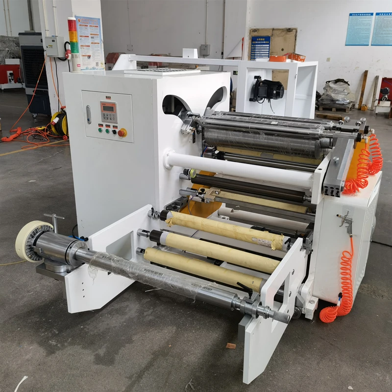 Riavvolgitrice per taglio carta isolante con condensatore per avvolgimento superficiale