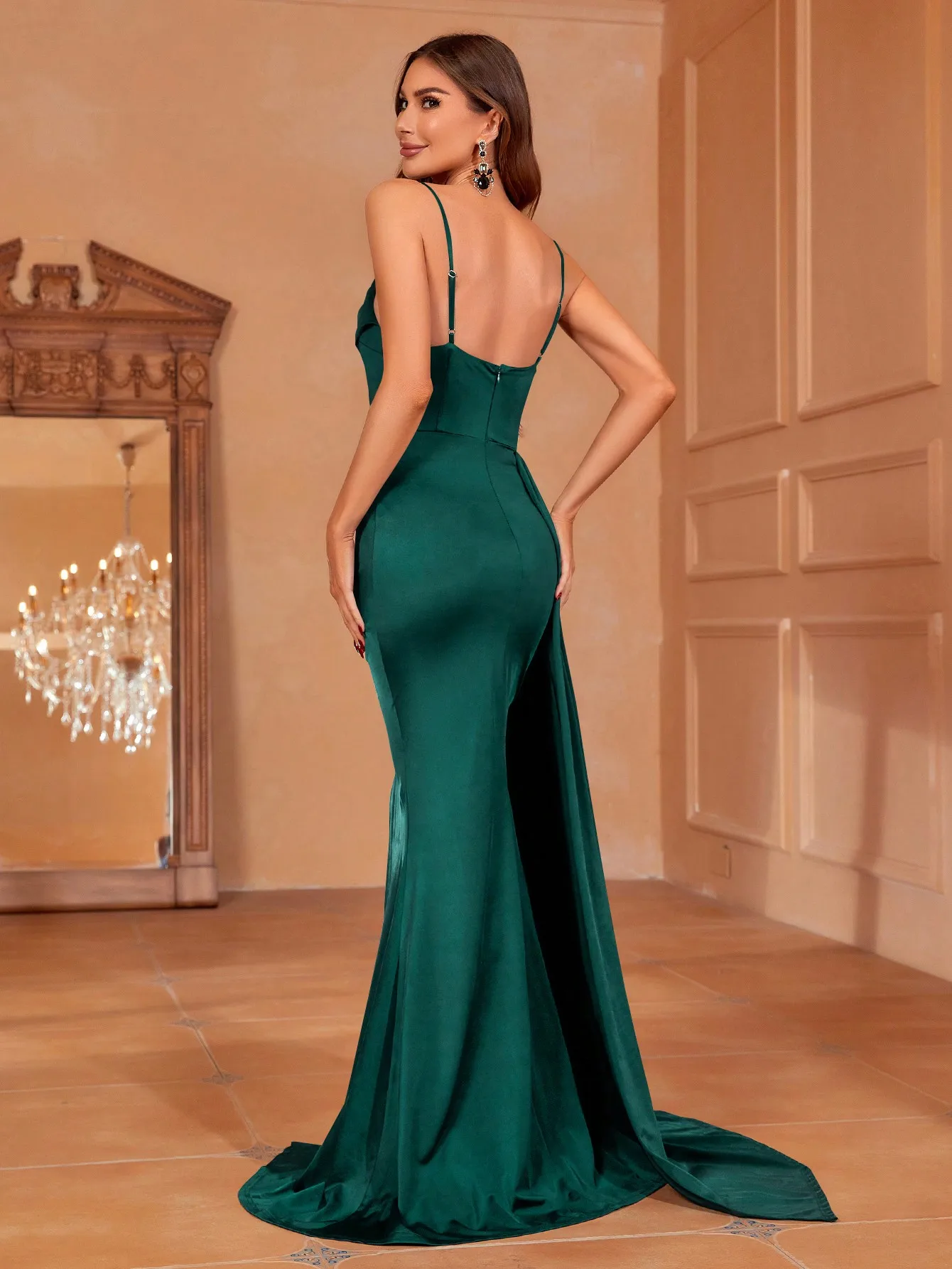 Vestido de fiesta tipo camisola lateral drapeado con muslo dividido liso