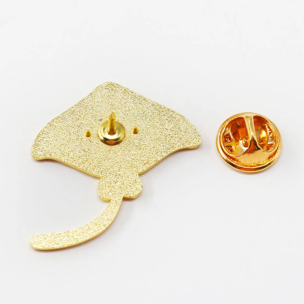 Kawaii Manta Ray Enamel Pin Cute Cartoon Stingray Lapel Pin Funny Sea Creature Jewelry
