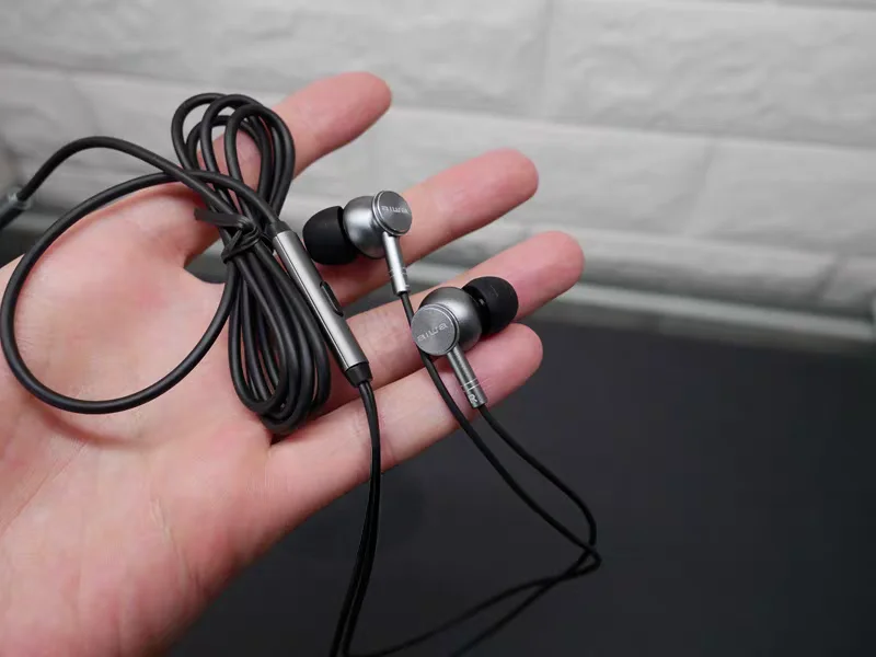 Japanese In-Ear Earphones, 3.5mm US Standard, Built-in Mic & Wire Control, Wired Headset for Smartphones