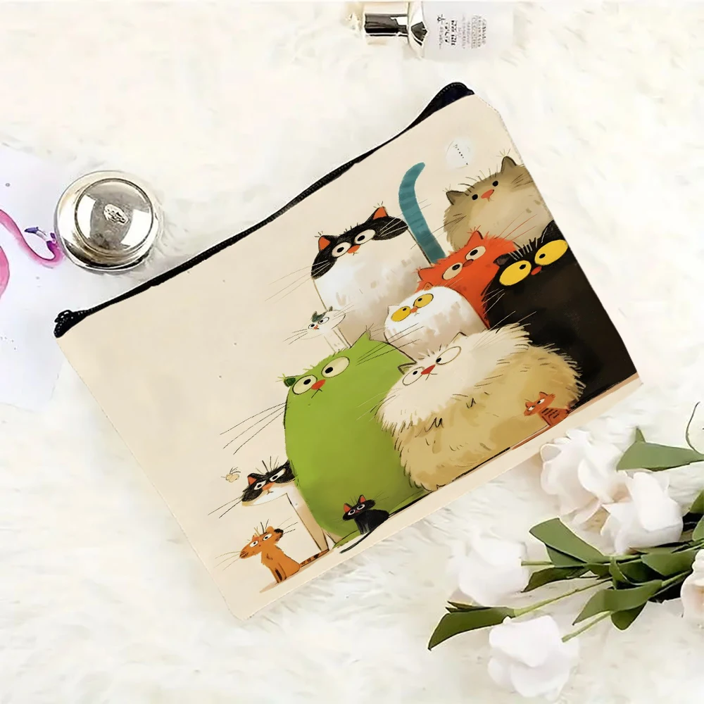 1PC Cartoon Cats Cosmetic Bag Landscape Print Stylish Makeup Travel Organizer Gift Lightweight Coin Purse for Women